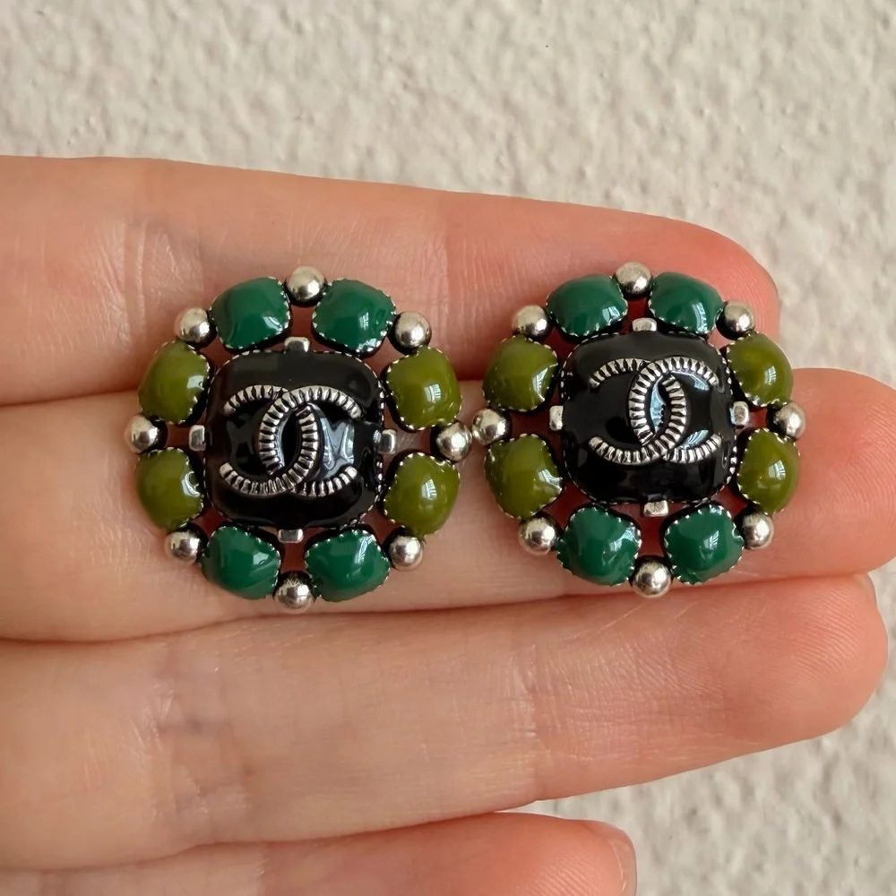 💚Chanel CC Enamel Floral Stud Earrings☘️ - Picture 11 of 13